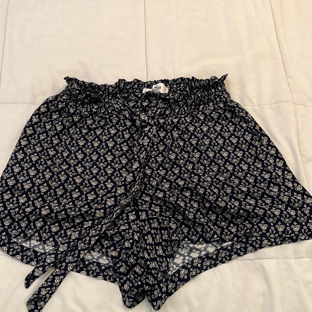 Beautiful Hollister short, soft and baggy.